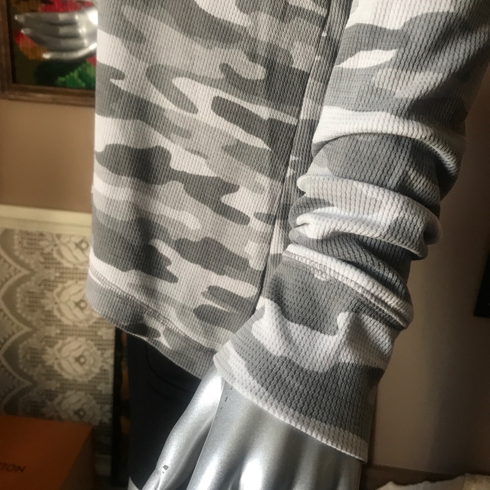 Lucky Brand Medium Grey Camo Waffle Knit Cowl Neck Sweatshirt Thermal Top - Picture 7 of 16